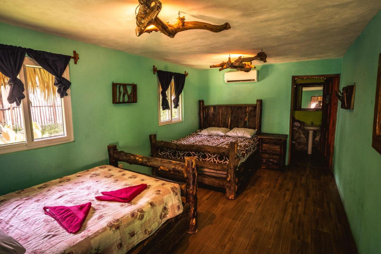 The Driftwood Surfer Beachfront Hostel / Restaurant / Bar, El Paredon El Paredon Buena Vista Bagian luar foto