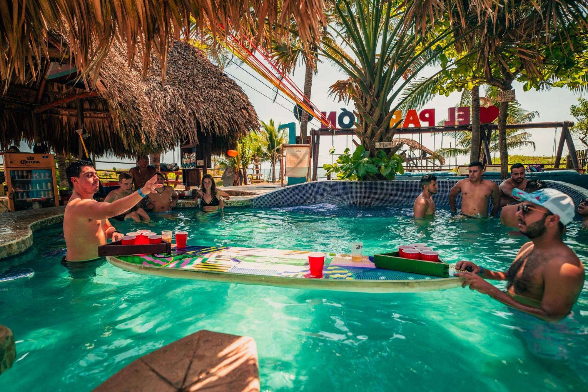 The Driftwood Surfer Beachfront Hostel / Restaurant / Bar, El Paredon El Paredon Buena Vista Bagian luar foto